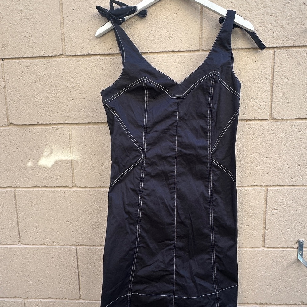 Chic Black Midi Dress with Stitch Detail